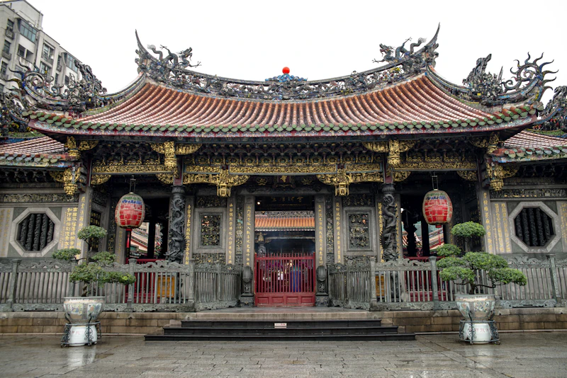 Longshan Temple Guide