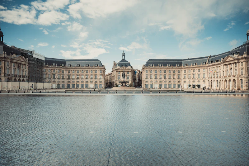 Place de la Bourse & Miroir d'Eau Guide